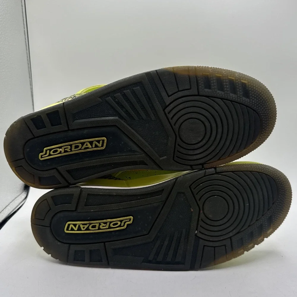 Jordan mail neon